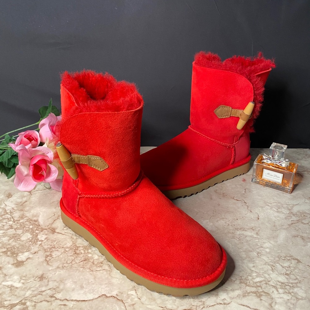 Red Uggs ❣️